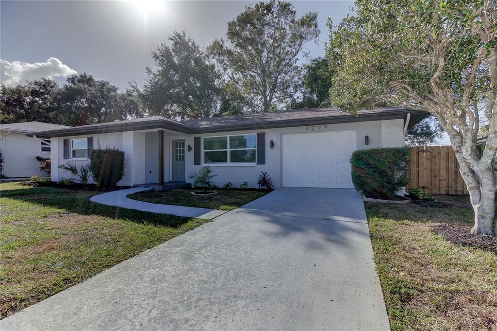 3229 PARKWAY PLACE PALM HARBOR, FL 34684