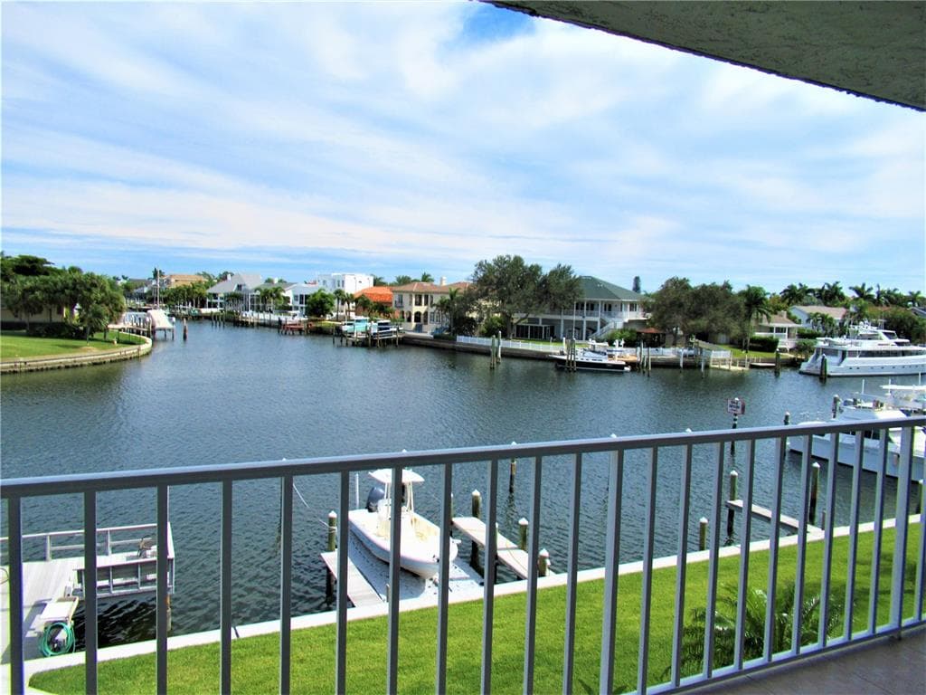 719 PINELLAS BAYWAY S UNIT 204 TIERRA VERDE, FL 33715