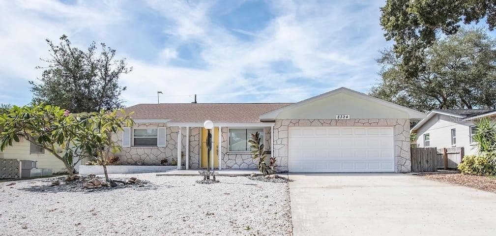 8324 139TH STREET SEMINOLE, FL 33776