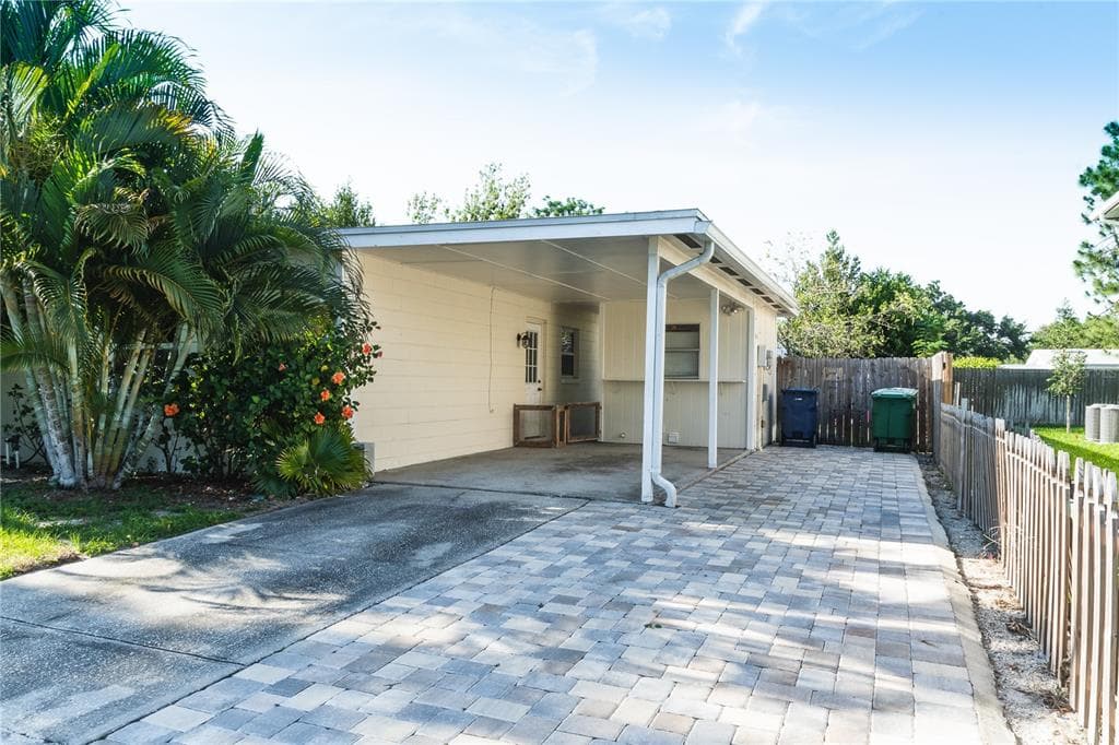 2915 W PAXTON AVENUE TAMPA, FL 33611