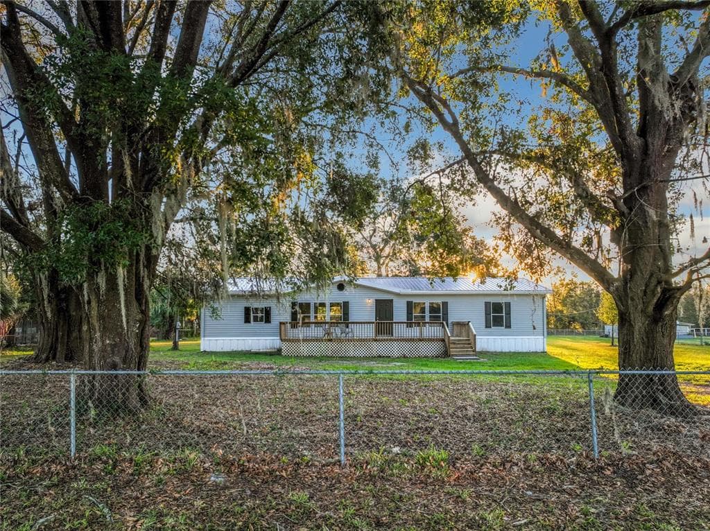5820 WOODHAVEN DRIVE LAKELAND, FL 33811