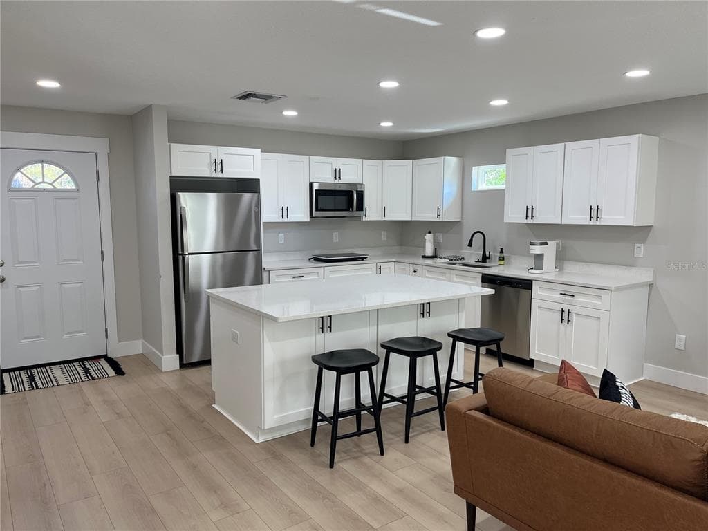 2745 4TH AVENUE S UNIT Back ST PETERSBURG, FL 33712