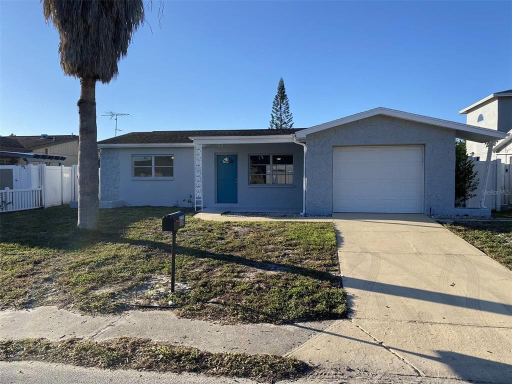 8206 HIXTON DRIVE PORT RICHEY, FL 34668