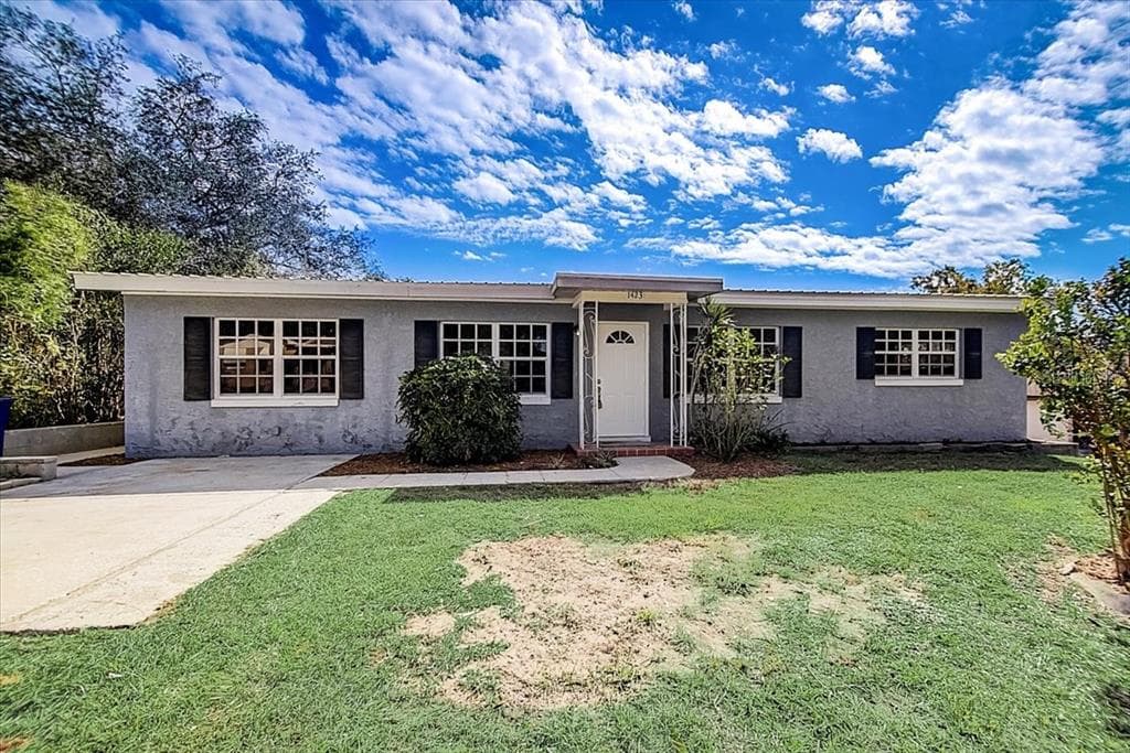 1423 HITAKEE AVENUE SEBRING, FL 33870