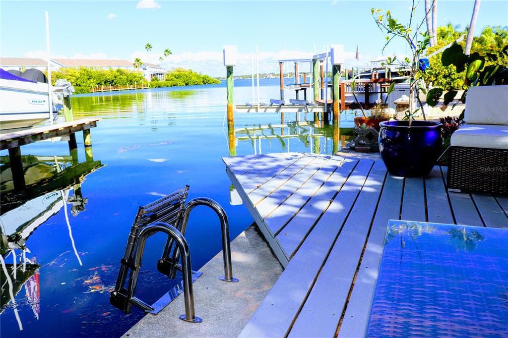 819 E GULF BOULEVARD INDIAN ROCKS BEACH, FL 33785