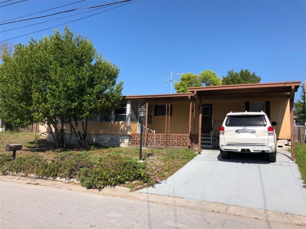 835 PARADISE BOULEVARD TARPON SPRINGS, FL 34689