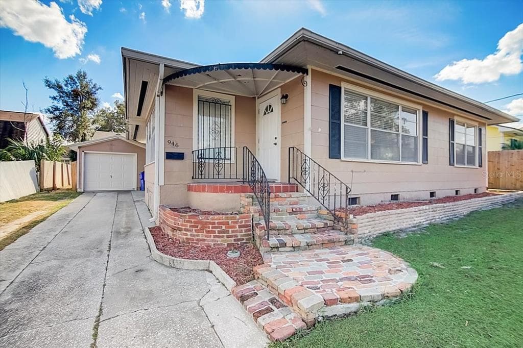 946 AVENUE E NE WINTER HAVEN, FL 33881