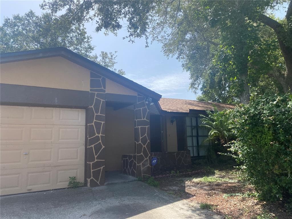 10202 FEATHER COURT TAMPA, FL 33615