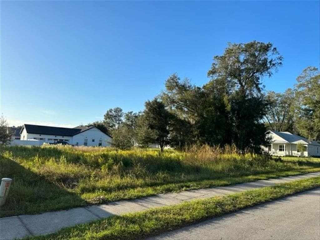 311 W DELAWARE AVENUE LAKE HELEN, FL 32744
