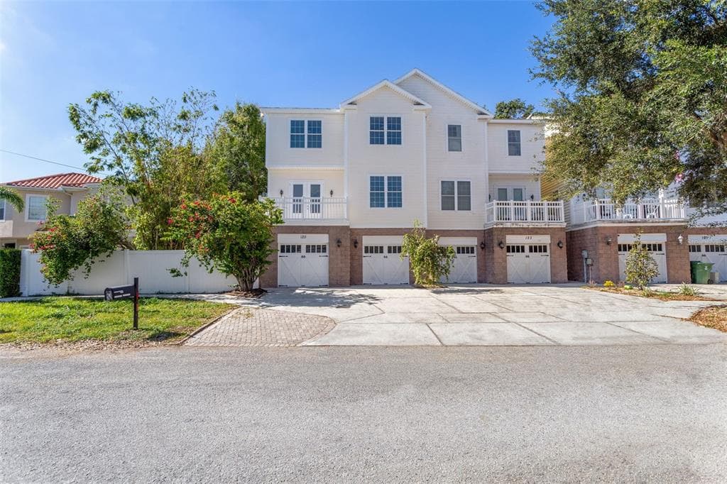 125 S ARRAWANA AVENUE TAMPA, FL 33609