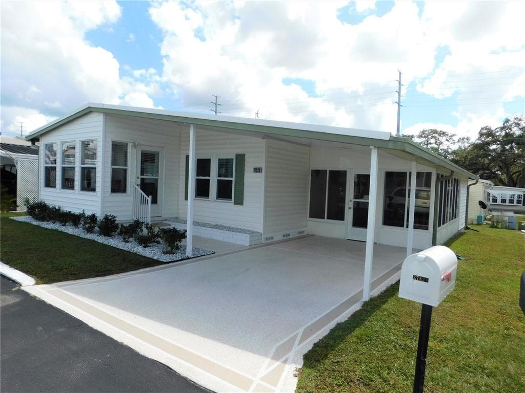 37820 BARCELONA AVENUE ZEPHYRHILLS, FL 33541
