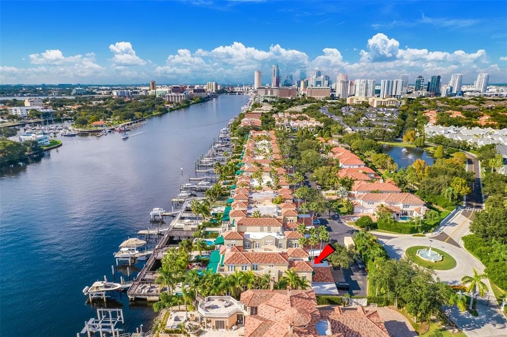1153 ABBEYS WAY TAMPA, FL 33602