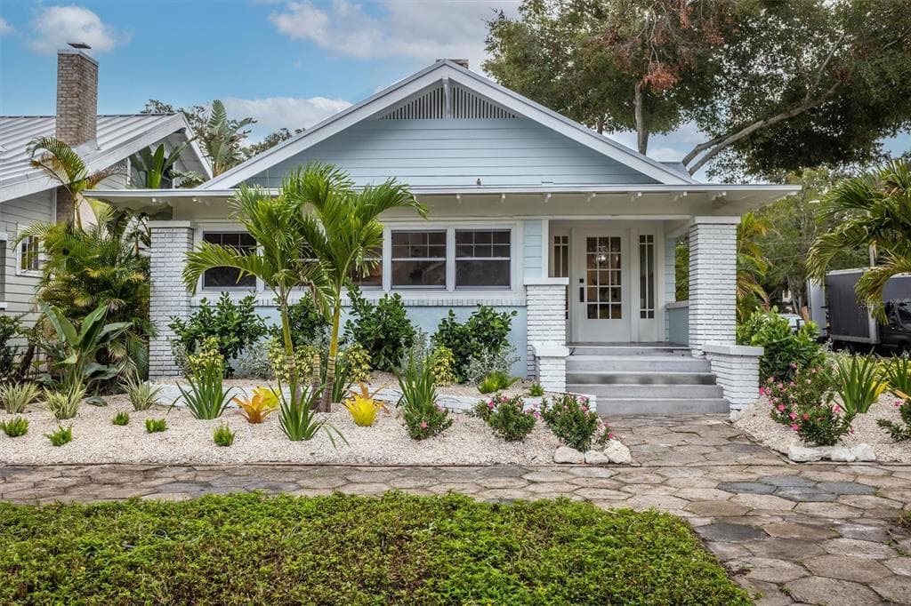300 15TH AVENUE NE ST PETERSBURG, FL 33704