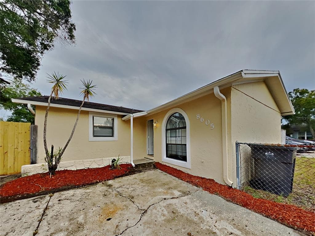 8605 SPARTAN COURT TAMPA, FL 33634