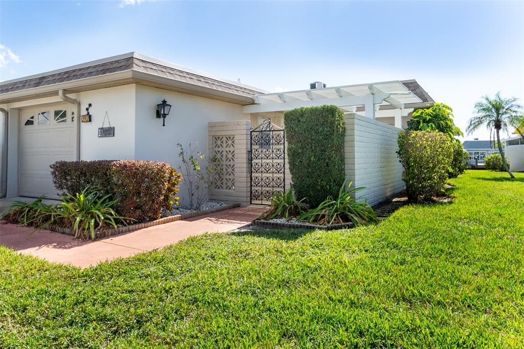 392 BOCA CIEGA POINT BOULEVARD N ST PETERSBURG, FL 33708