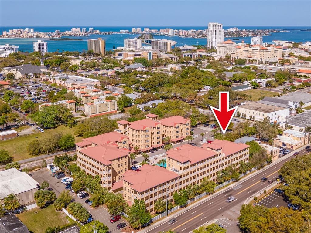 642 WELLS CT UNIT 301 CLEARWATER, FL 33756