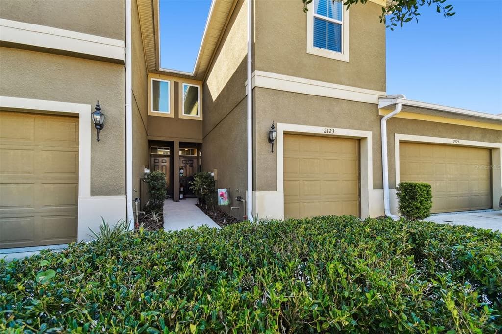 2123 LENNOX DALE LN BRANDON, FL 33510