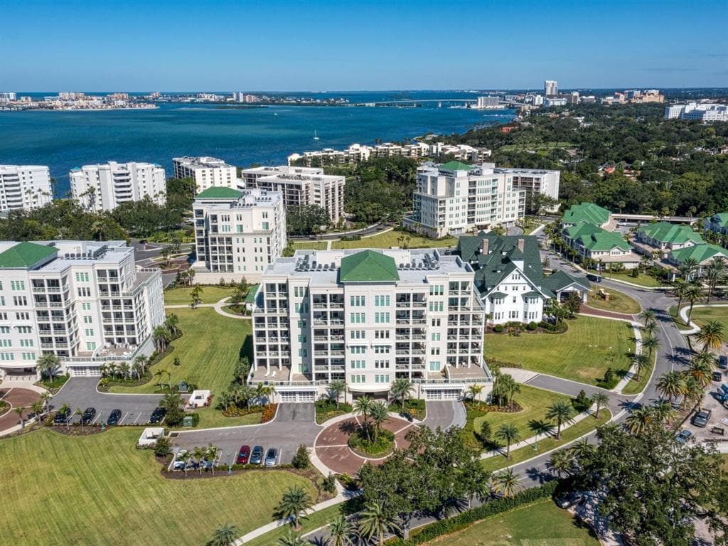 85 BELLEVIEW BOULEVARD UNIT 201 BELLEAIR, FL 33756