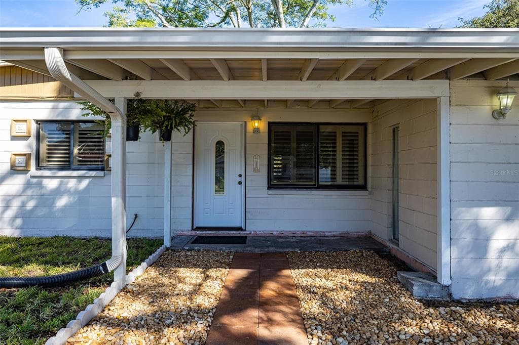 803 W 114TH AVENUE TAMPA, FL 33612