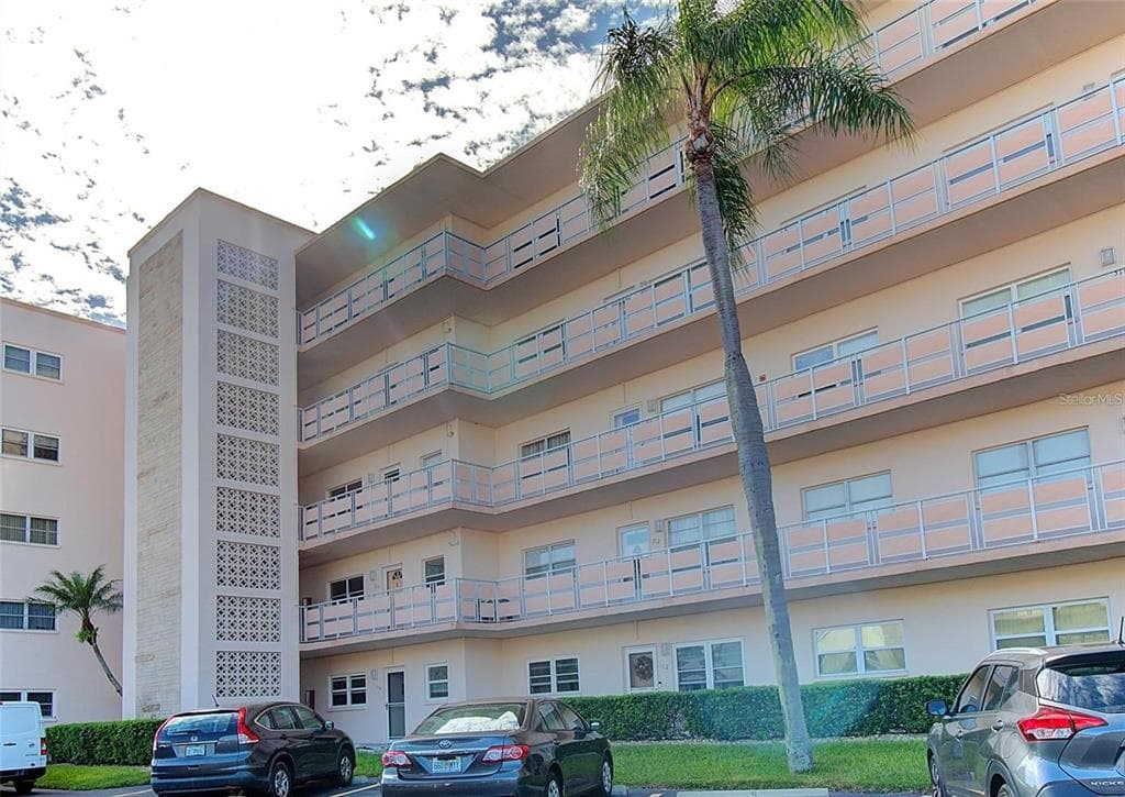 5623 80TH STREET N UNIT 401 ST PETERSBURG, FL 33709