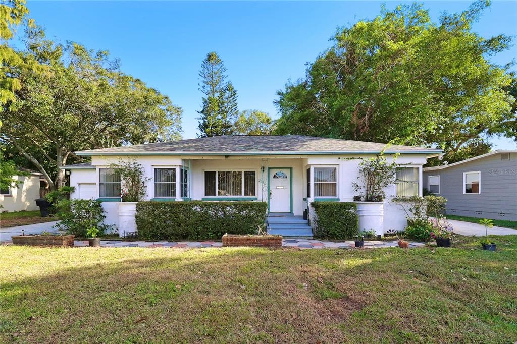2230 CATALONIA WAY S ST PETERSBURG, FL 33712