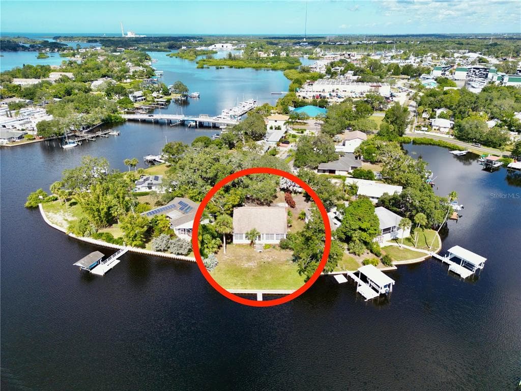 20 VENETIAN COURT TARPON SPRINGS, FL 34689