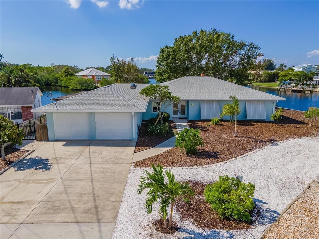 807 LEISEY CIRCLE RUSKIN, FL 33570