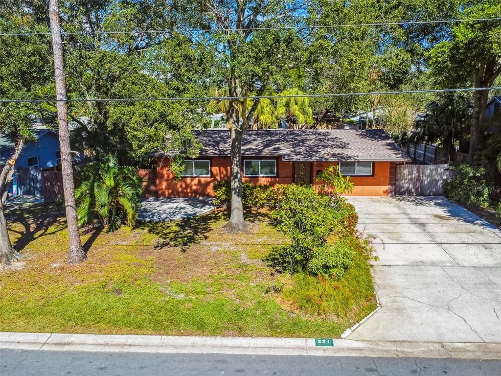 221 41ST AVENUE N ST PETERSBURG, FL 33703