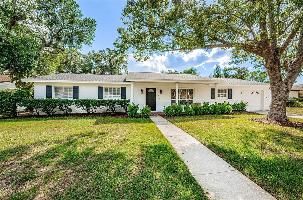 2510 LAKE ELLEN CIRCLE TAMPA, FL 33618