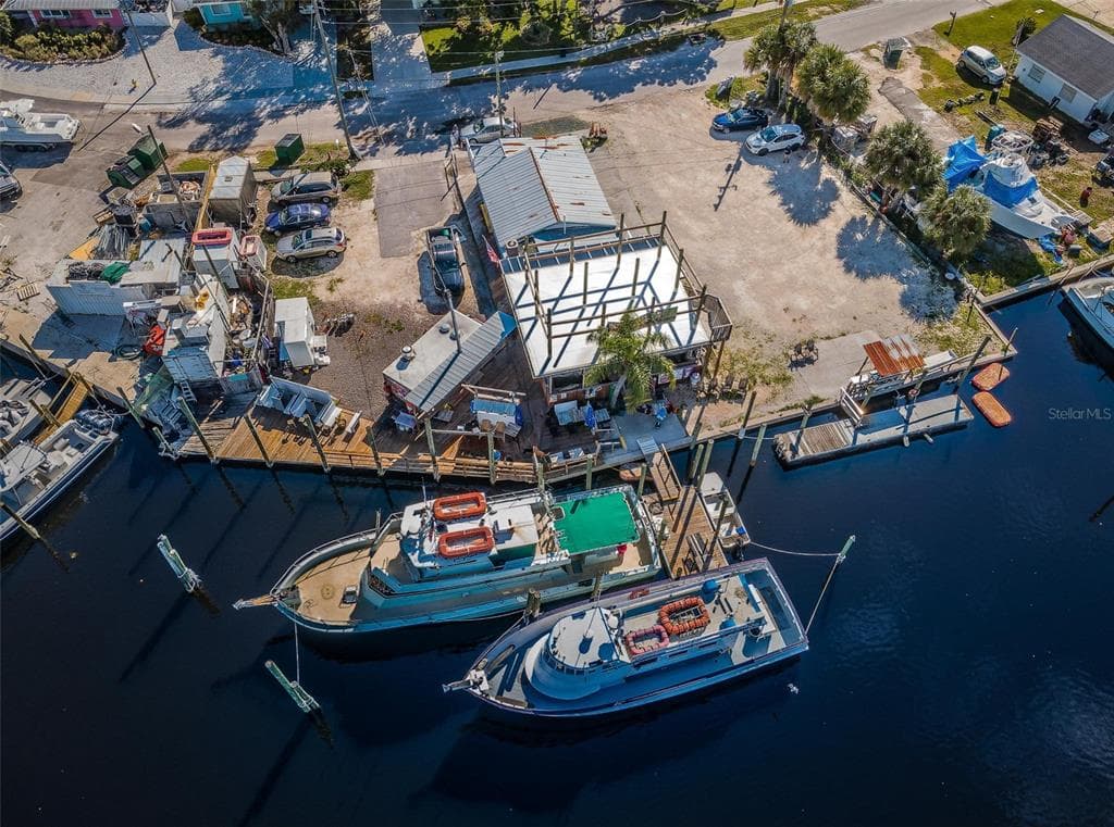 607 ISLAND DRIVE TARPON SPRINGS, FL 34689