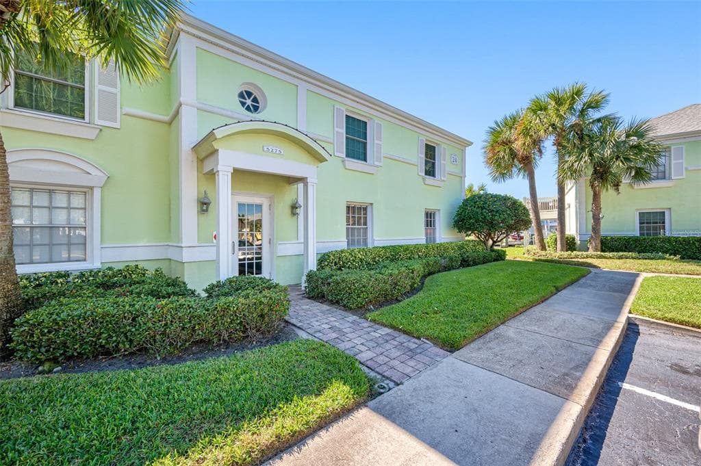 5275 COQUINA KEY DRIVE SE UNIT B ST PETERSBURG, FL 33705