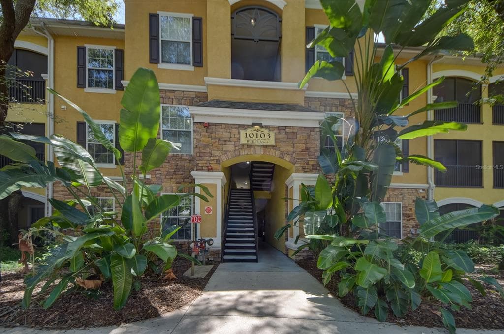 10103 COURTNEY PALMS BOULEVARD UNIT 202 TAMPA, FL 33619