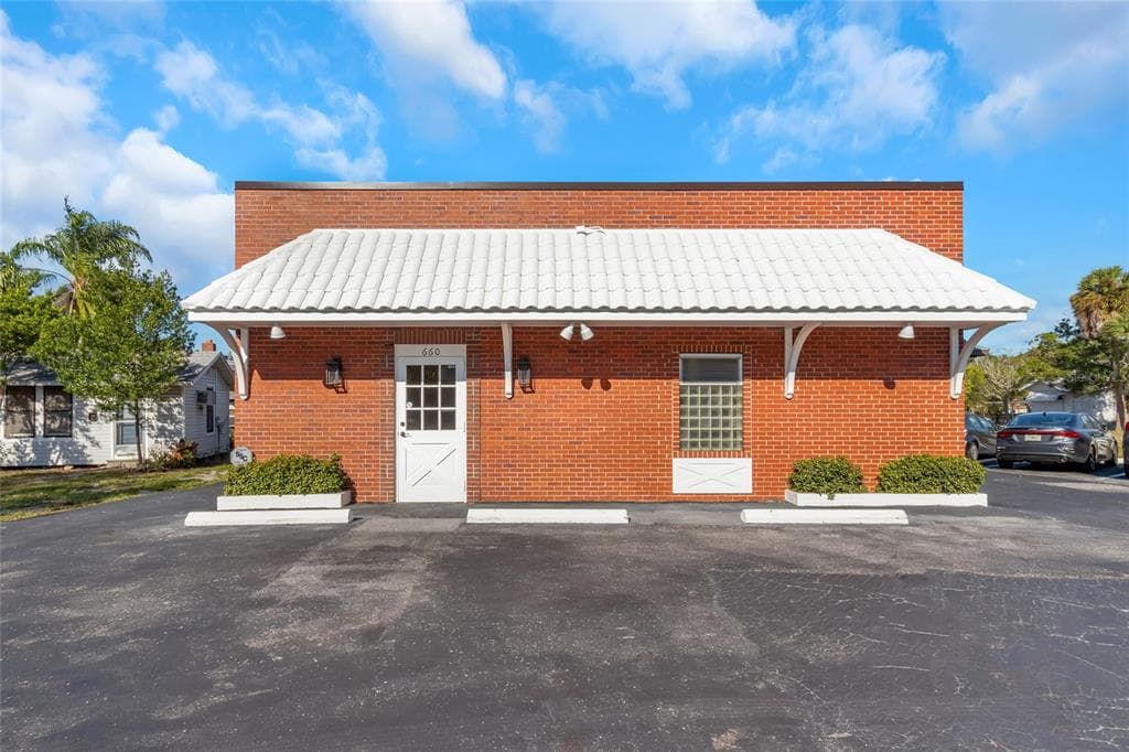 660 DOUGLAS AVENUE DUNEDIN, FL 34698