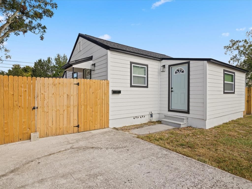 1821 30TH AVENUE N ST PETERSBURG, FL 33713
