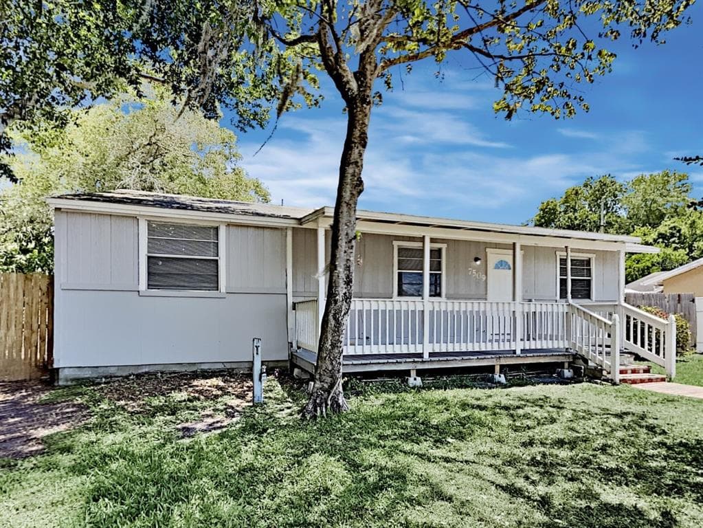 7509 N SAINT PETER AVENUE TAMPA, FL 33614