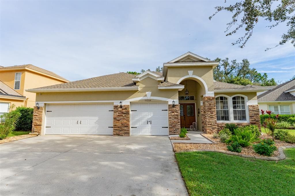 15206 SHEARCREST DR DRIVE LITHIA, FL 33547