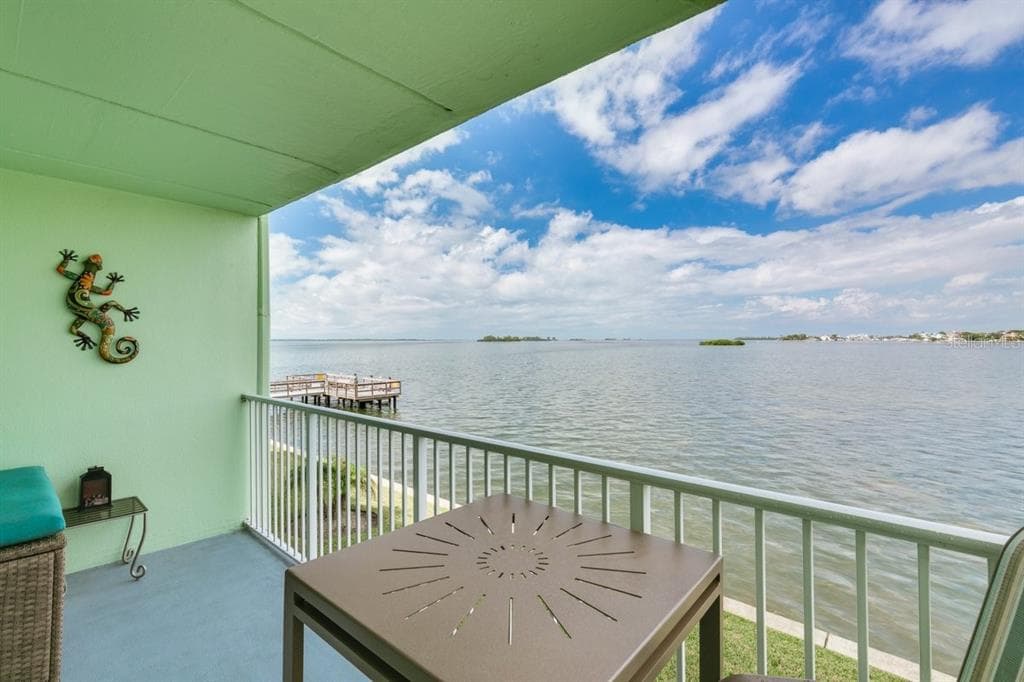 464 N PAULA DRIVE UNIT 221 DUNEDIN, FL 34698