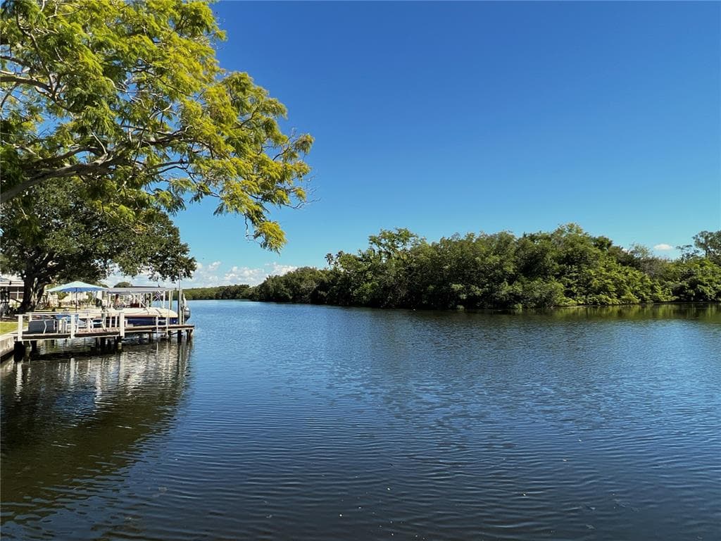 360 MOUNT OAK AVENUE NE UNIT 752 ST PETERSBURG, FL 33702