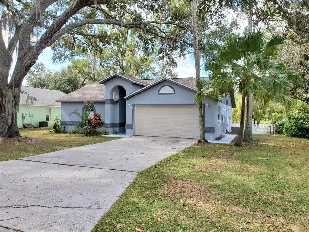 203 SUGAR CREEK DRIVE PLANT CITY, FL 33563