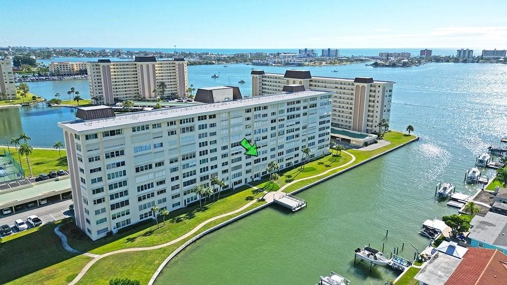 4725 COVE CIRCLE UNIT 305 ST PETERSBURG, FL 33708