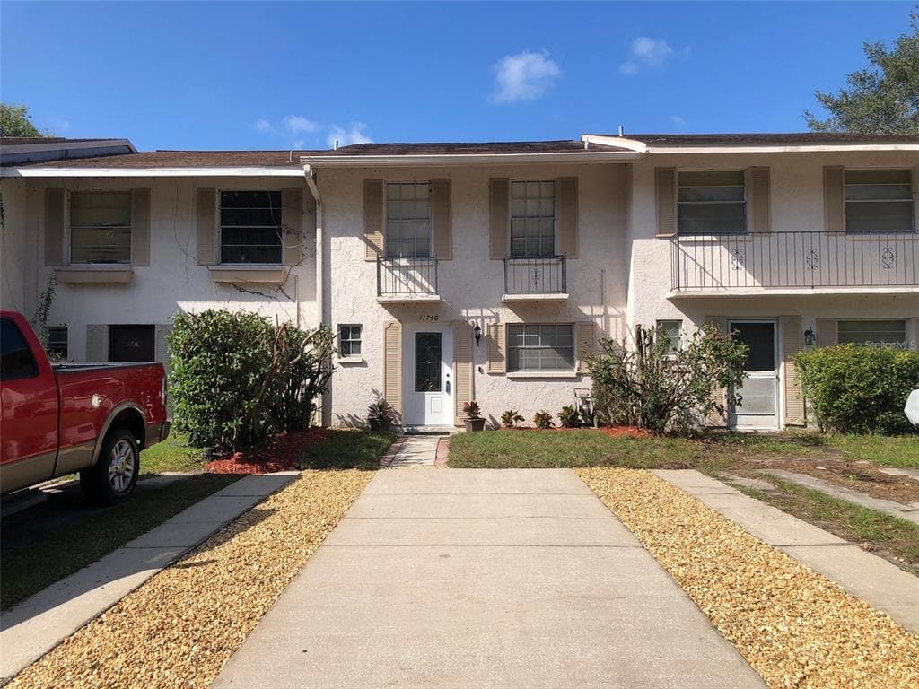 11740 WESSON CIRCLE W TAMPA, FL 33618