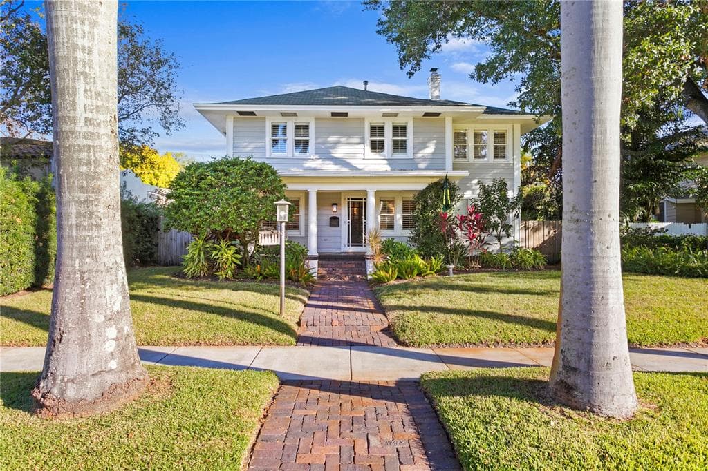 425 20TH AVENUE NE ST PETERSBURG, FL 33704