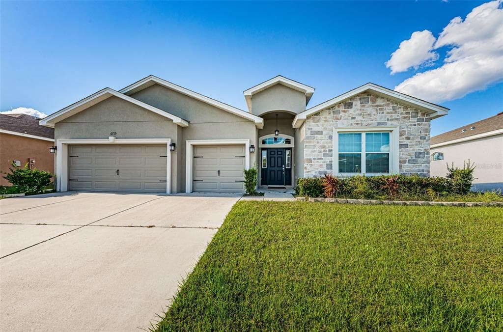 6715 CASTLE GREEN PLACE ZEPHYRHILLS, FL 33541