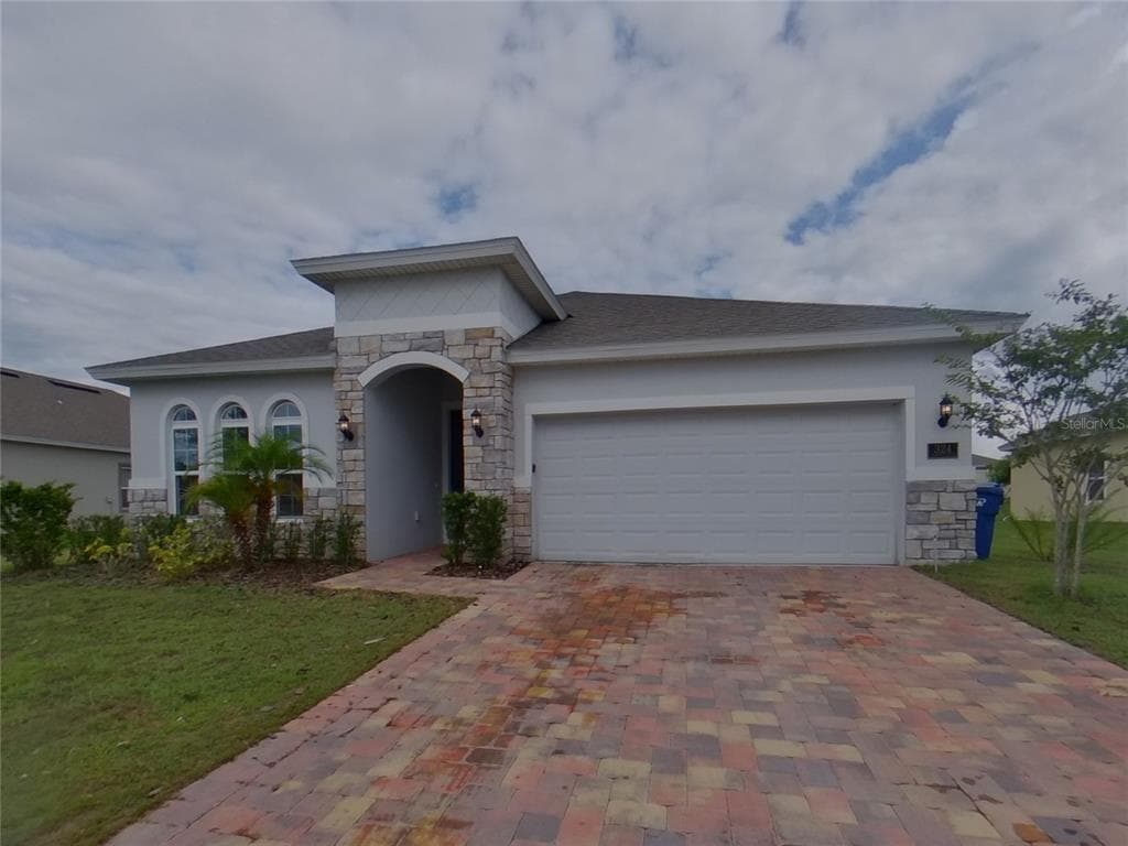 324 TERRACOTTA TERRACE HOWEY IN THE HILLS, FL 34737