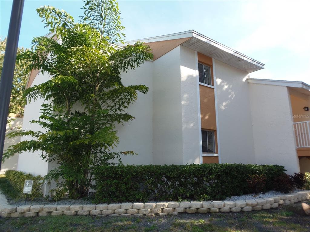 675 99TH AVENUE UNIT 101 ST PETERSBURG, FL 33702