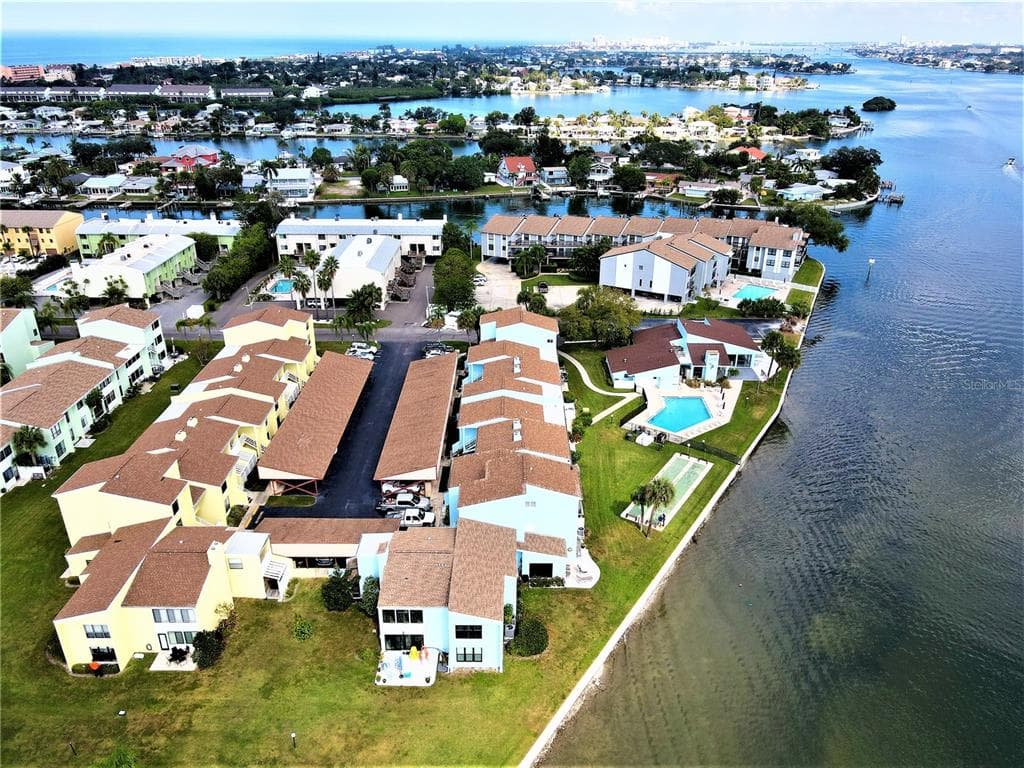 1 WINDRUSH BOULEVARD UNIT 15 INDIAN ROCKS BEACH, FL 33785