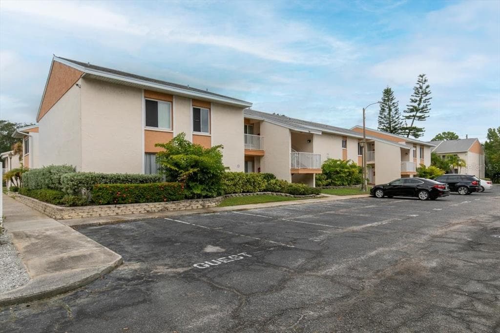9940 7TH WAY N UNIT 204 ST PETERSBURG, FL 33702