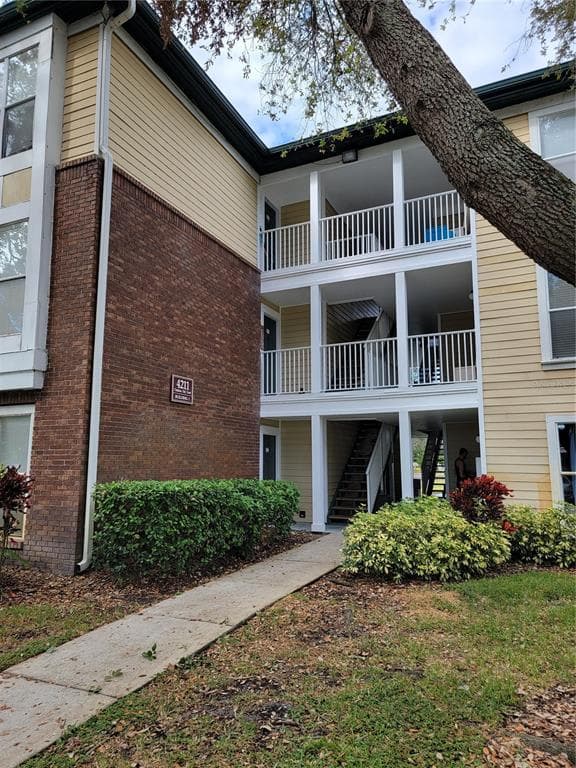 4211 CHATHAM OAK COURT UNIT 113 TAMPA, FL 33624