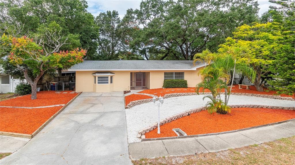 1560 LINWOOD DRIVE CLEARWATER, FL 33755