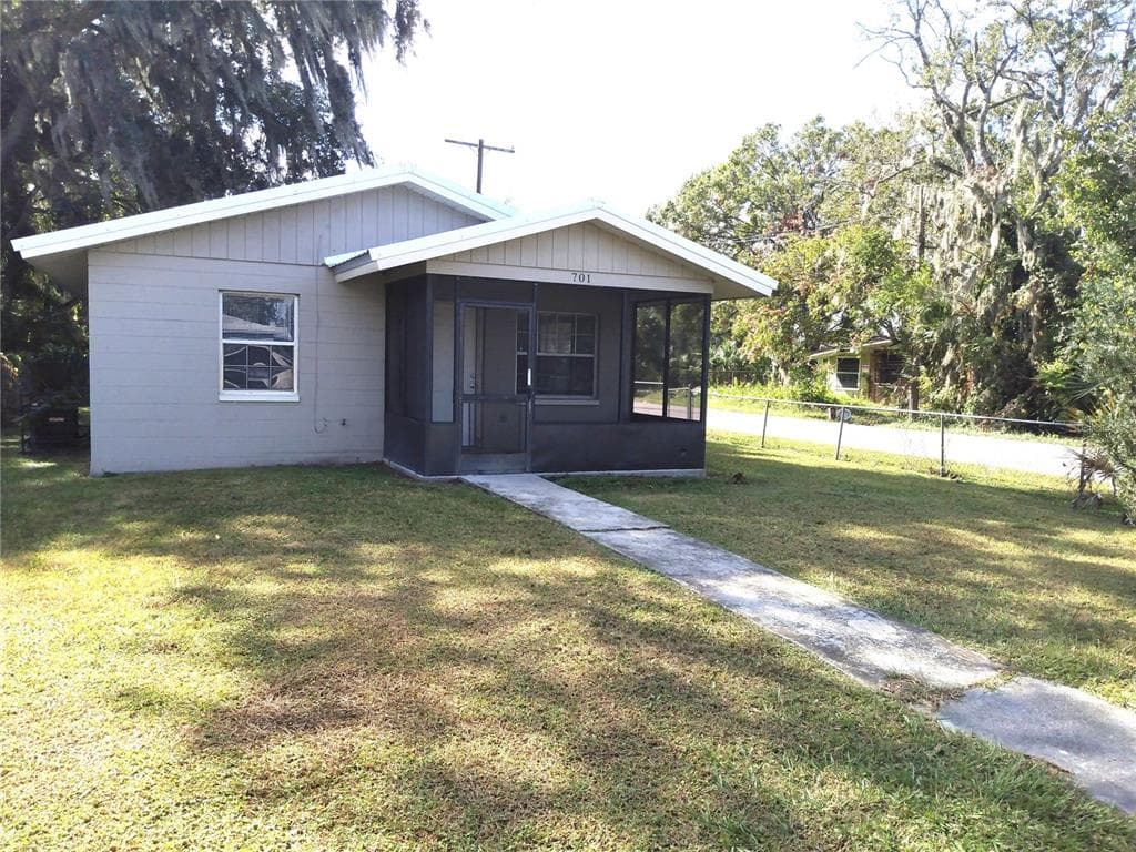 701 E WARREN STREET PLANT CITY, FL 33563